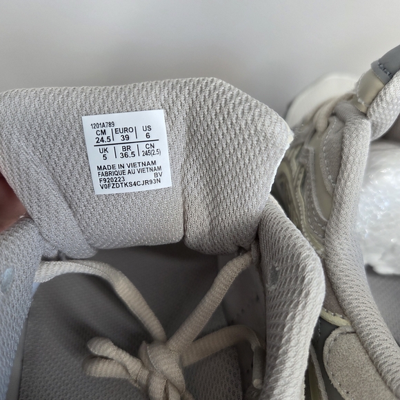 ASICS GEL-NYC White and Gray Sneakers - Picture 5 of 6